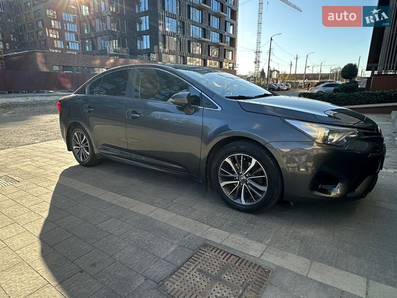 Седан Toyota Avensis 2017 в Ужгороде