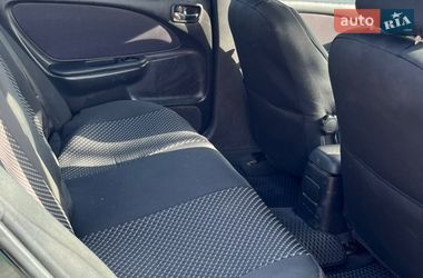 Седан Toyota Avensis 2001 в Джулинке