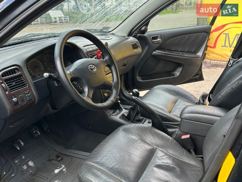 Лифтбек Toyota Avensis 2002 в Одессе