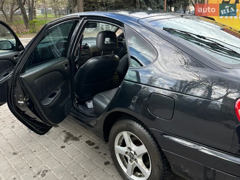 Лифтбек Toyota Avensis 2002 в Одессе