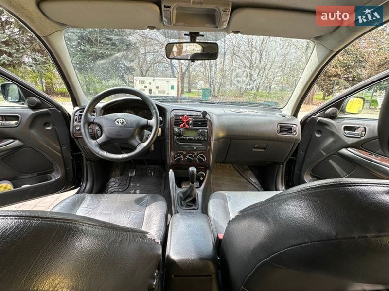 Лифтбек Toyota Avensis 2002 в Одессе