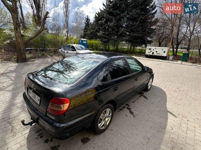 Лифтбек Toyota Avensis 2002 в Одессе
