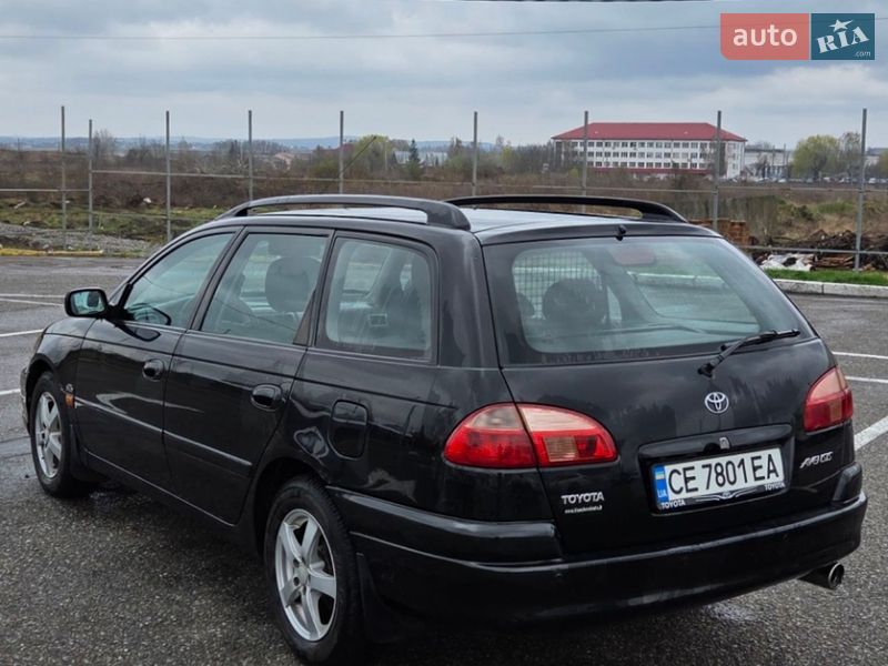Универсал Toyota Avensis 2002 в Черновцах