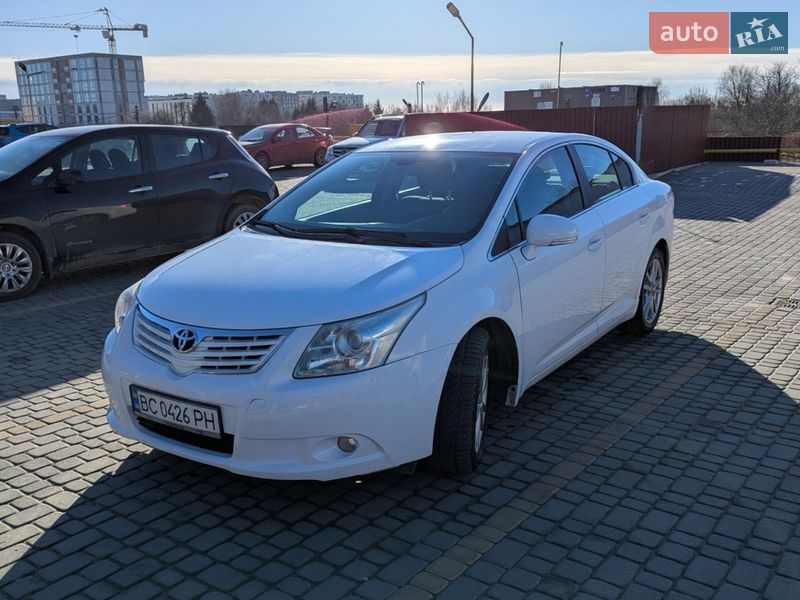 Седан Toyota Avensis 2010 в Львове