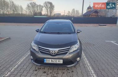 Універсал Toyota Avensis 2013 в Хмельницькому