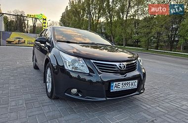 Седан Toyota Avensis 2010 в Каменском