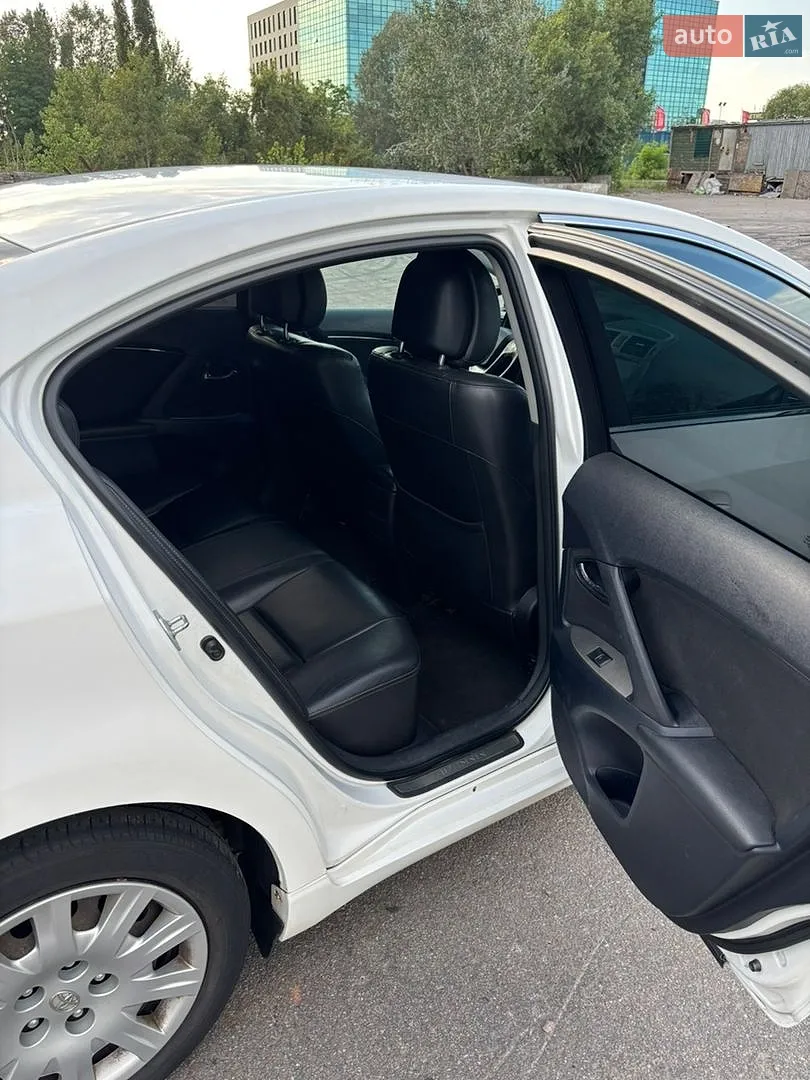 2010 Toyota Avensis - мініатюра 12