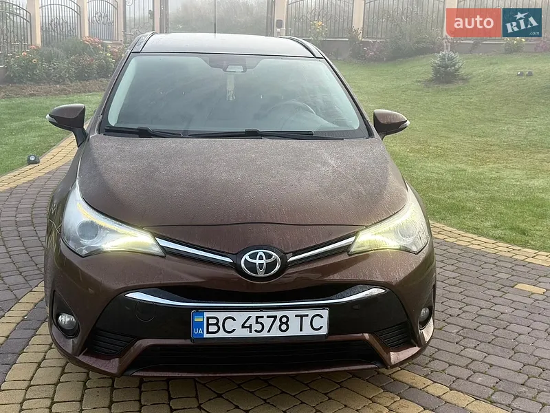 Toyota Avensis 2015