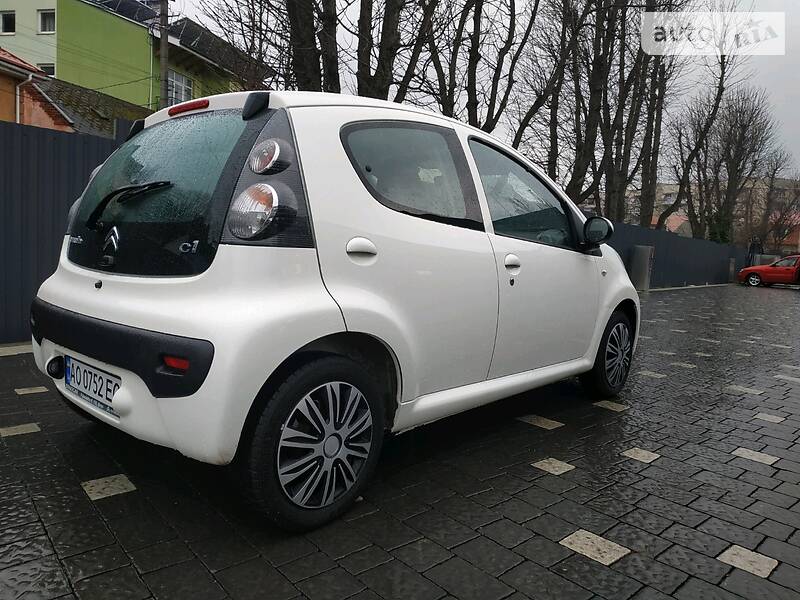 Хетчбек Toyota Aygo 2012 в Ужгороді