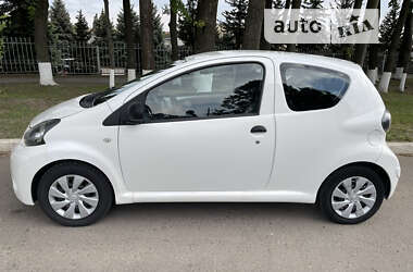 Хэтчбек Toyota Aygo 2013 в 