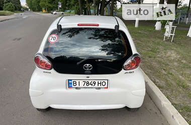 Хэтчбек Toyota Aygo 2013 в 
