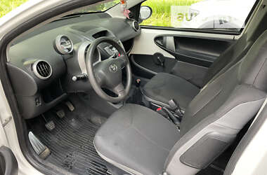 Хэтчбек Toyota Aygo 2013 в 