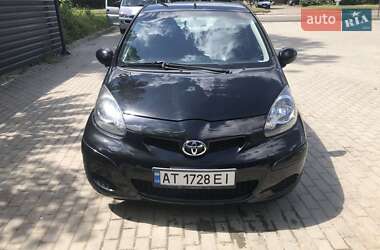 Хэтчбек Toyota Aygo 2011 в 