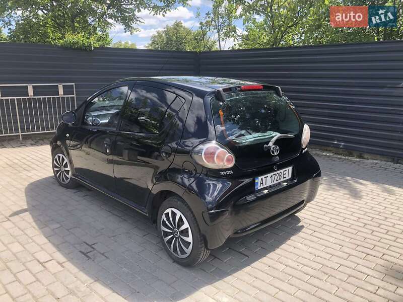 Хетчбек Toyota Aygo 2011 в Івано-Франківську