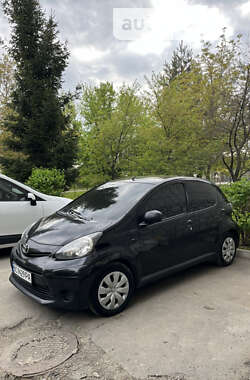 Хетчбек Toyota Aygo 2012 в Городку