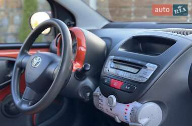 Хетчбек Toyota Aygo 2012 в Буську