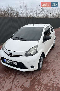 Хэтчбек Toyota Aygo 2012 в Сарнах