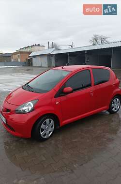 Хэтчбек Toyota Aygo 2005 в Староконстантинове