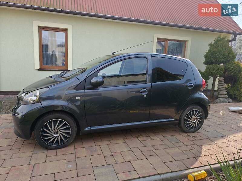 Хэтчбек Toyota Aygo 2008 в Владимире