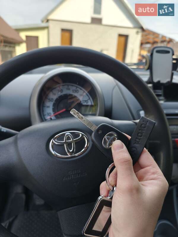 Хэтчбек Toyota Aygo 2008 в Владимире