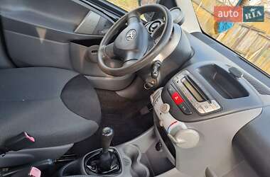Хэтчбек Toyota Aygo 2008 в 