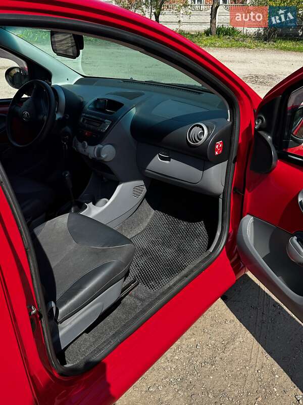 Хетчбек Toyota Aygo 2006 в Сумах