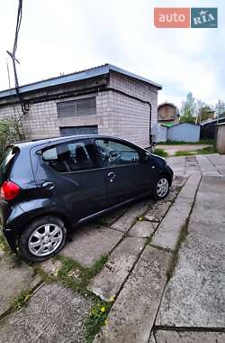 Хэтчбек Toyota Aygo 2006 в 