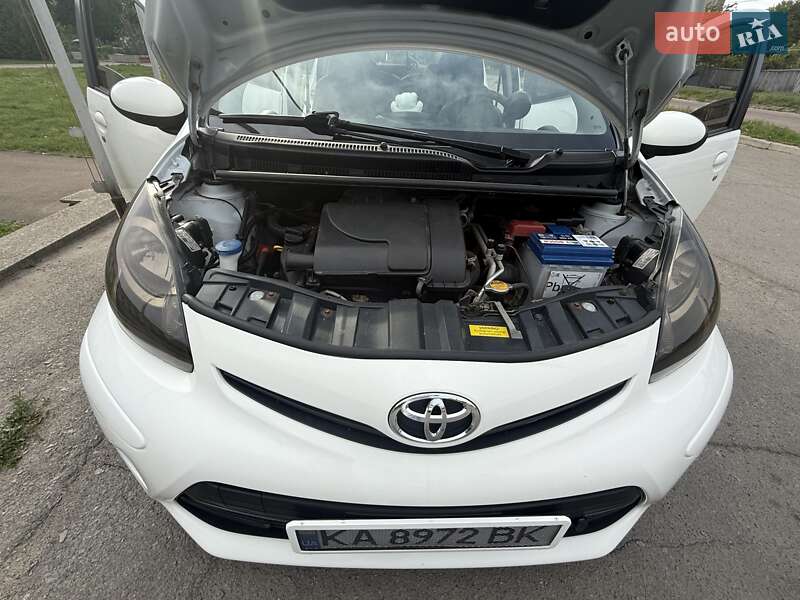 Хэтчбек Toyota Aygo 2013 в Прилуках