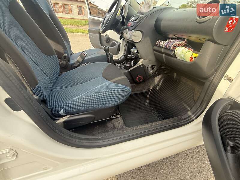 Хэтчбек Toyota Aygo 2013 в Прилуках