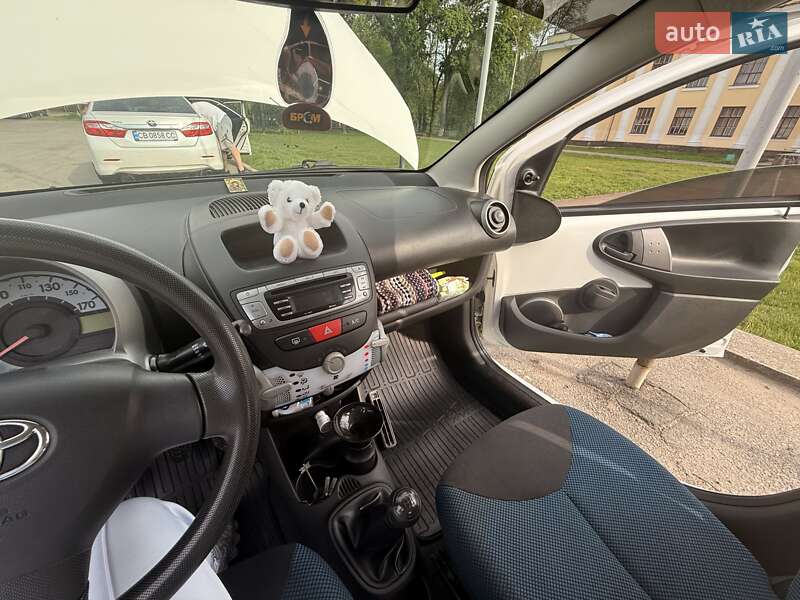 Хэтчбек Toyota Aygo 2013 в Прилуках