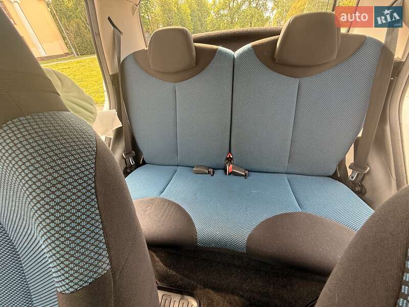 Хэтчбек Toyota Aygo 2013 в Прилуках