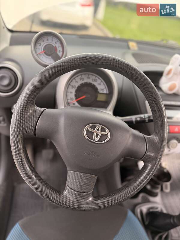 Хэтчбек Toyota Aygo 2013 в Прилуках