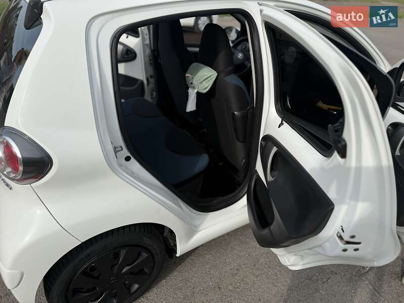 Хэтчбек Toyota Aygo 2013 в Прилуках