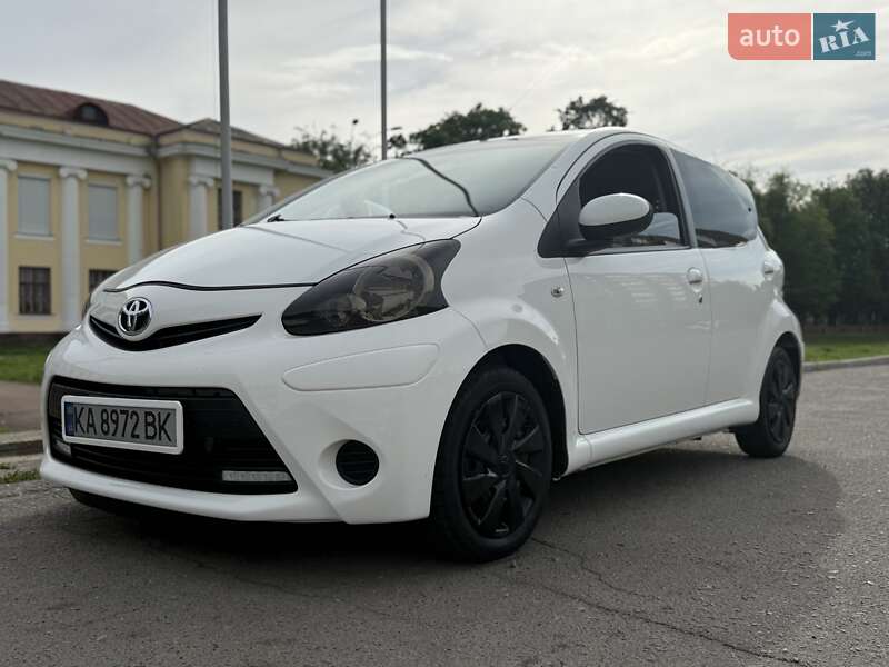 Хэтчбек Toyota Aygo 2013 в Прилуках