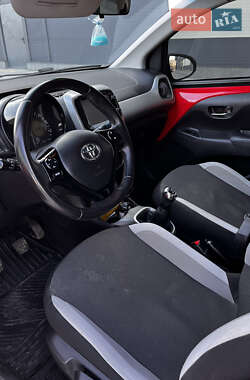 Хэтчбек Toyota Aygo 2016 в 