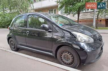 Хэтчбек Toyota Aygo 2008 в 