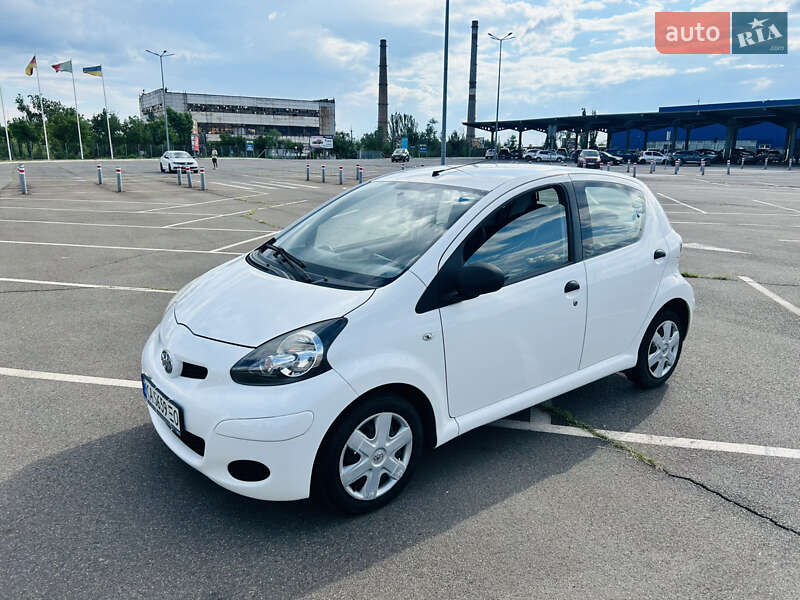 Хетчбек Toyota Aygo 2009 в 