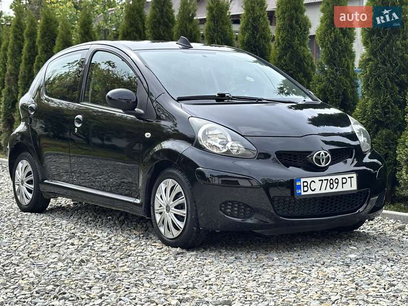 Хэтчбек Toyota Aygo 2011 в Стрые