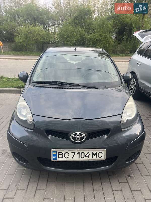 Хэтчбек Toyota Aygo 2009 в 