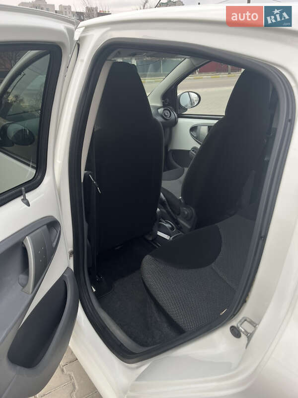 Хэтчбек Toyota Aygo 2011 в Коростышеве