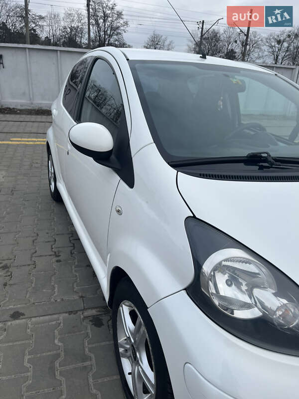 Хэтчбек Toyota Aygo 2011 в Коростышеве