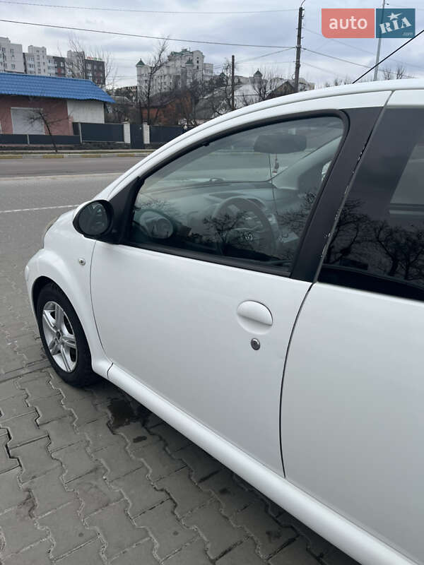 Хэтчбек Toyota Aygo 2011 в Коростышеве