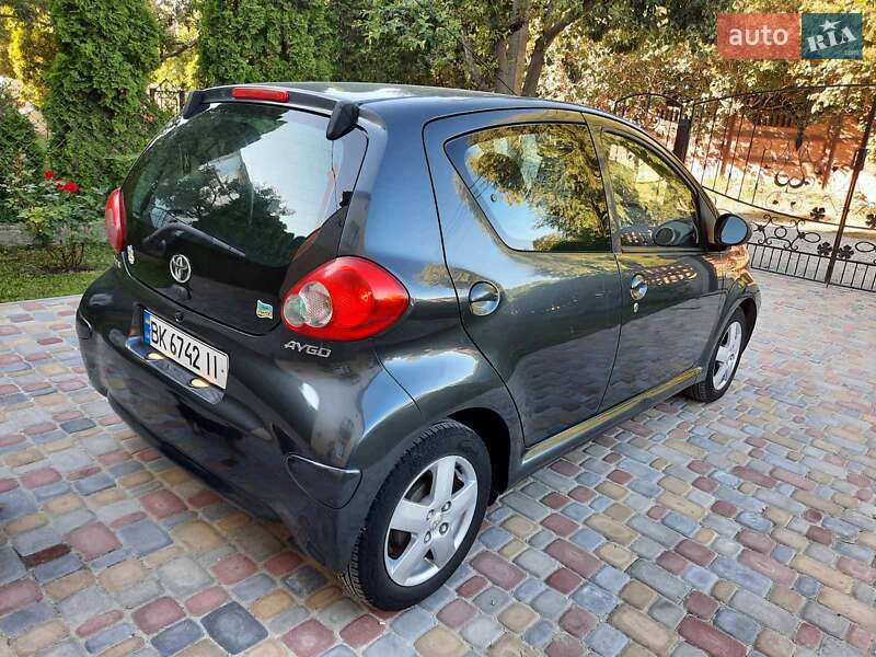 Хэтчбек Toyota Aygo 2006 в Ровно