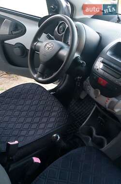 Хетчбек Toyota Aygo 2010 в 