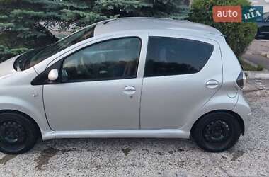 Хетчбек Toyota Aygo 2010 в 