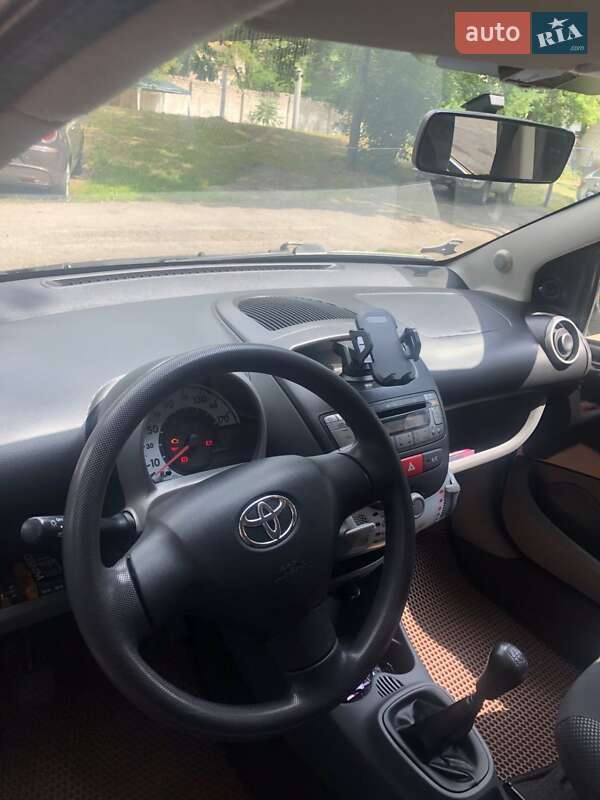 Хэтчбек Toyota Aygo 2011 в Харькове