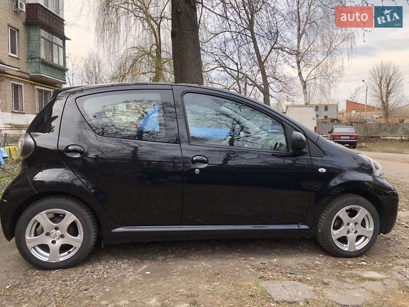 Хэтчбек Toyota Aygo 2011 в Харькове