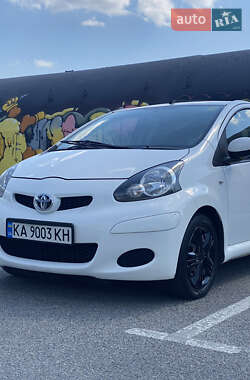 Хетчбек Toyota Aygo 2011 в Києві