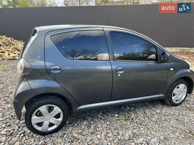 Хэтчбек Toyota Aygo 2010 в Новоднестровске