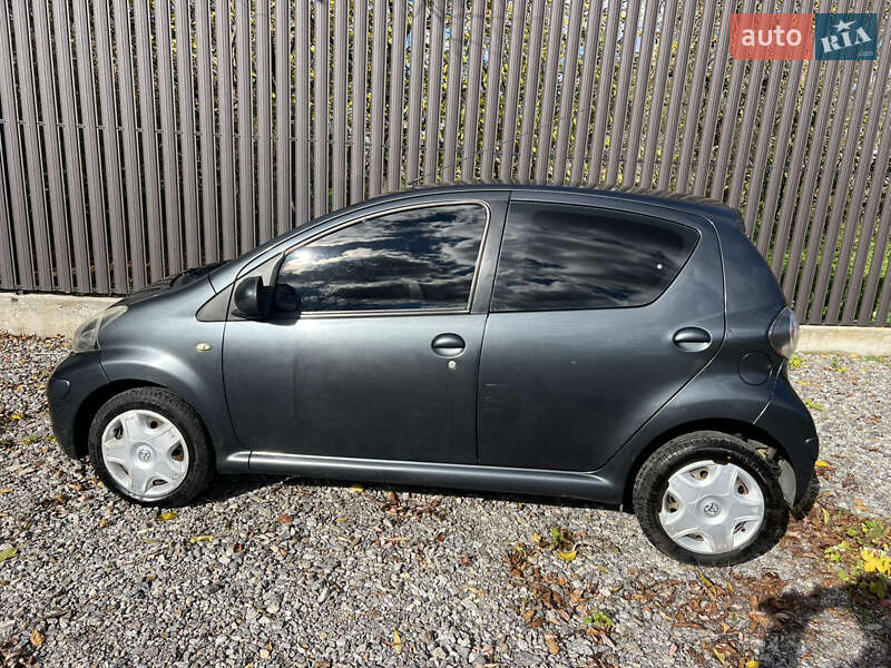 Хэтчбек Toyota Aygo 2010 в Новоднестровске